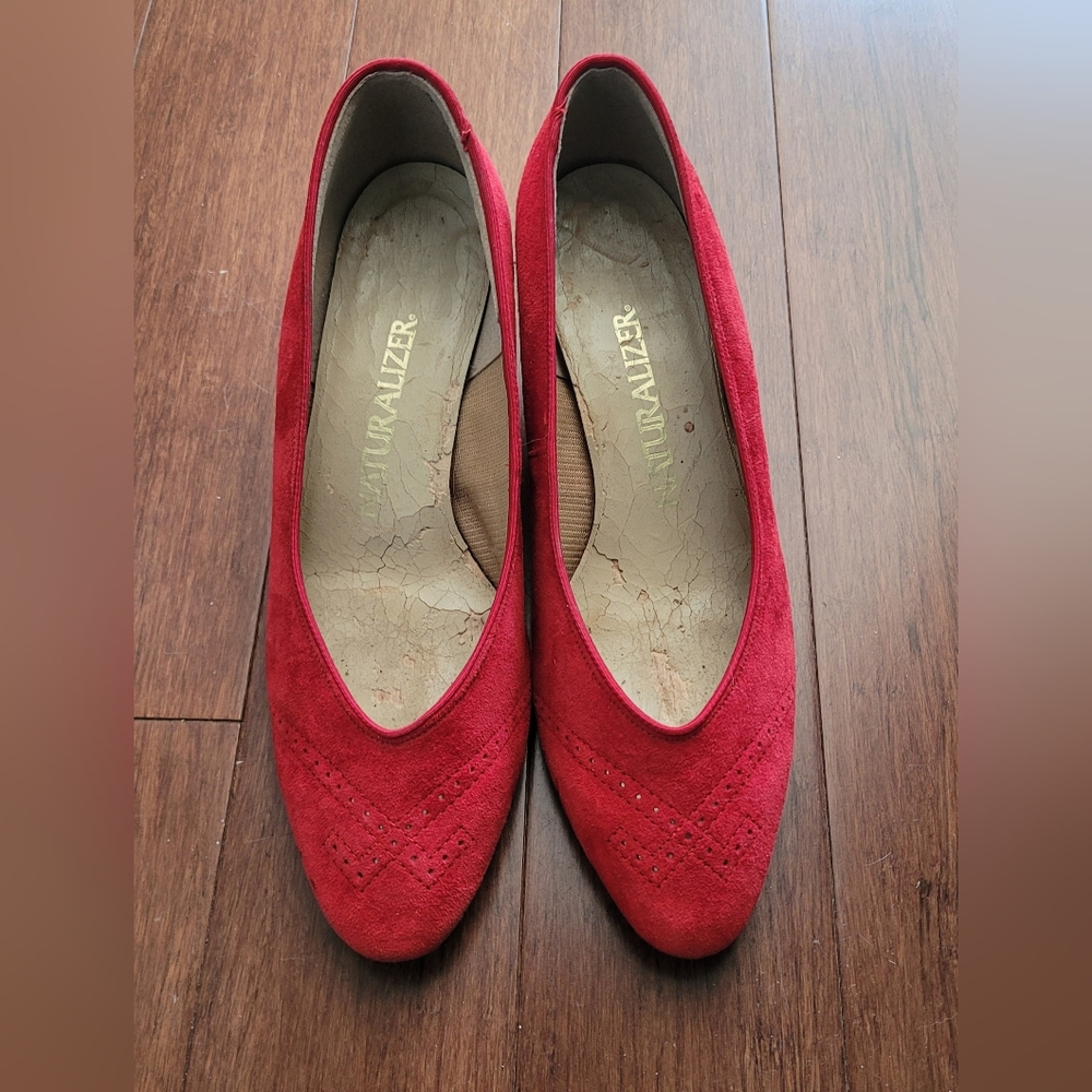 Beautiful Vintage Naturalizer Women's Red Suede Pumps